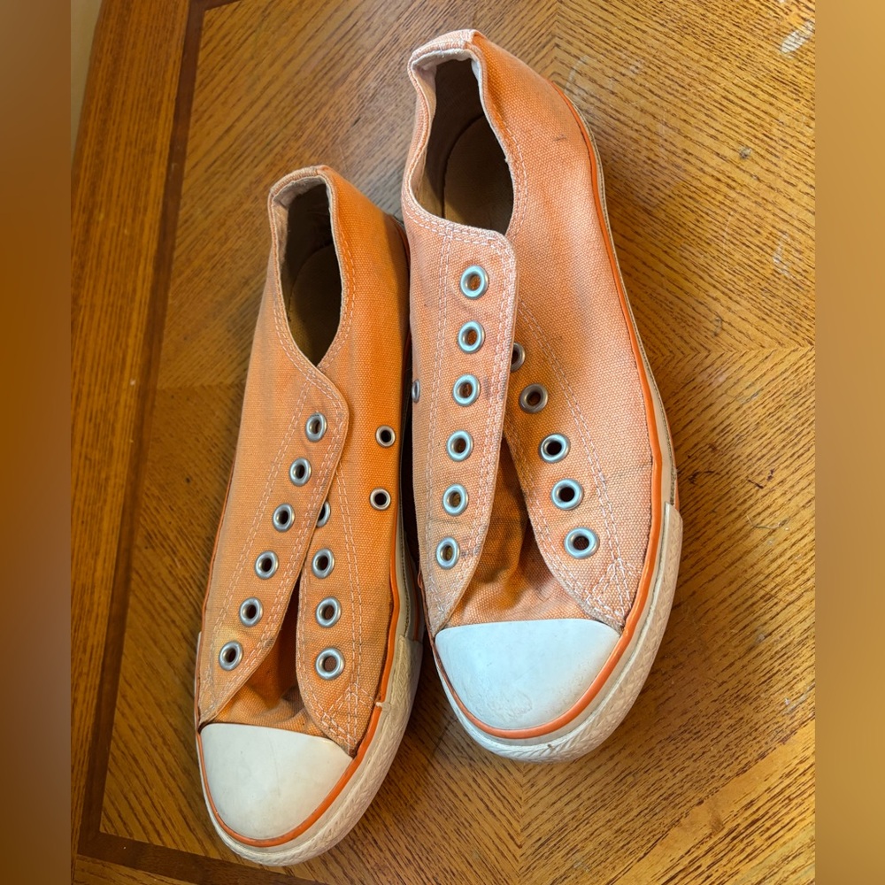 RARE Peach Vintage Converse 2000s Low Tops - Women’s Size 8.